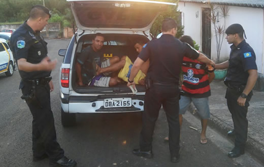 Dupla é presa por tráfico na Vila Aparecida
