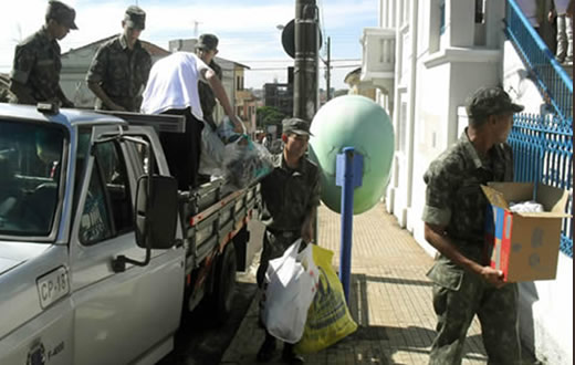 Campanha do Agasalho arrecada de porta a porta