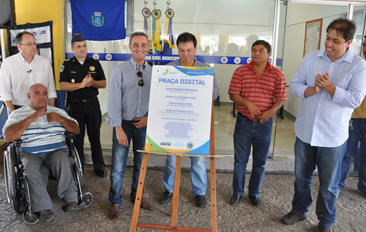 Paratodos conta com internet grátis e horários de ônibus