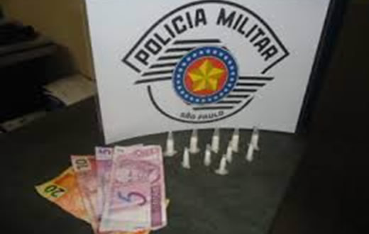 Polícia em operação flagra cocaína em veículo