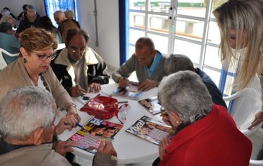 Idosos da Vila Dignidade comemoram o Dia das mães