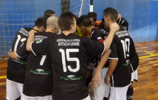 Futsal da AAB vence e mantém liderança no Paulistão