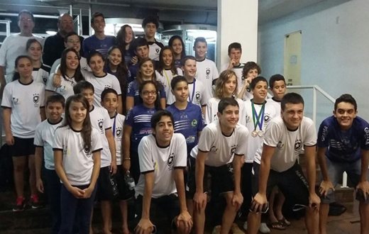 Natação botucatuense garante 25 medalhas no Regional