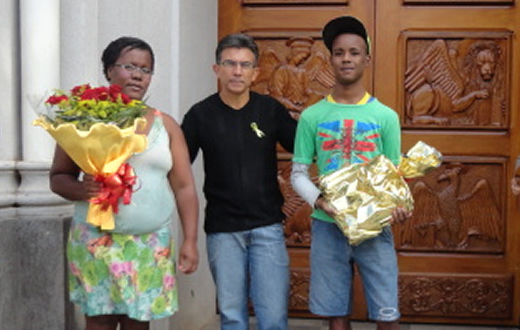 Após 15 anos PM reencontra rapaz nascido na viatura