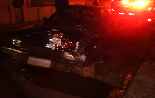 Motorista embriagado e sem CNH bate em três carros