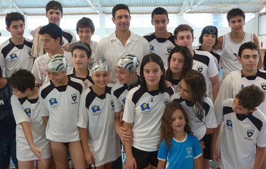 Eleições e atividades marcam o domingo na AAB