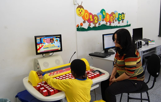 Edil sugere cuidadores para deficientes em escola