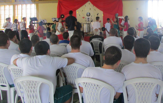 Internos do CASA mostram a arte de Tom Jobim