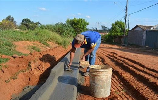 Obras conclui galerias e inicia pavimentação de ruas