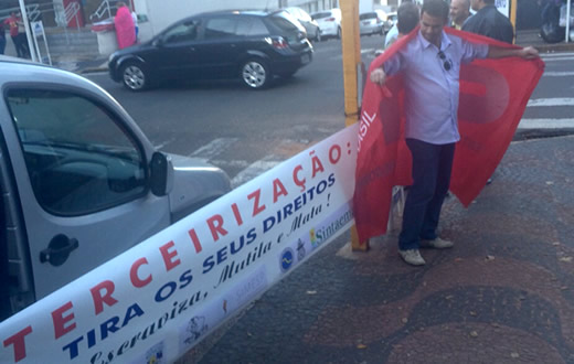 Sindicatos fazem manifestação contra terceirização
