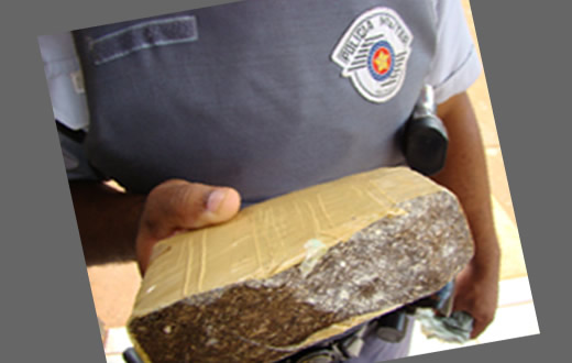 PM apreende tijolo de maconha de 500 gramas