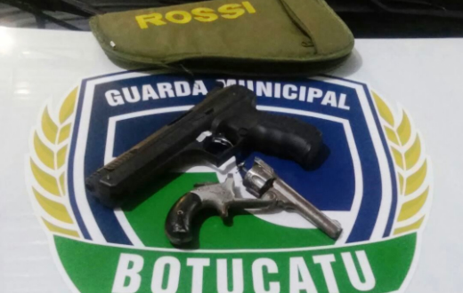 GCM faz apreensão de armas em residencial