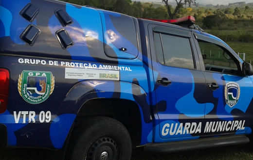 Patrulha Ambiental  flagra invasão de área verde