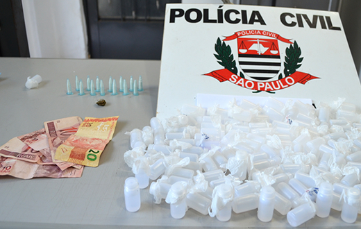 DISE apreende cocaína e 121  frascos de lança-perfume