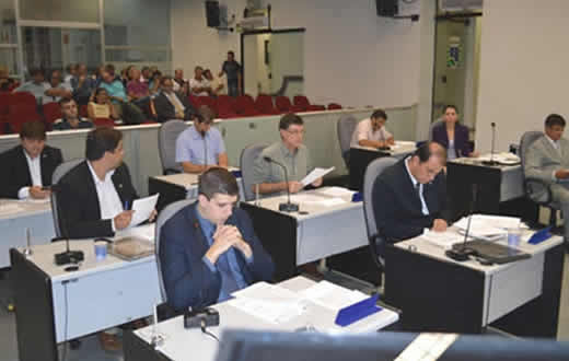 Projeto prevê aumento no salário de vereadores para 2017