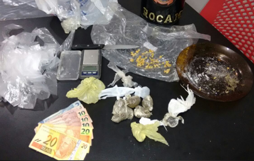 Rocam apreende maconha e crack no Santa Elisa