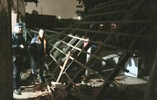 Motorista inabilitado derruba parede de casa