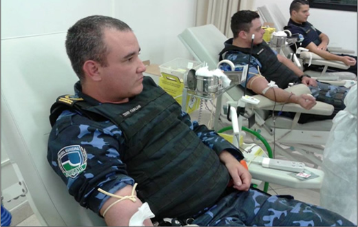 Guardas municipais realizam a doação de sangue