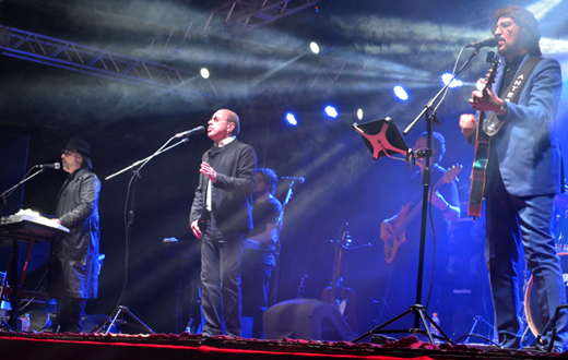 Bee Gees Alive traz o saudosismo ?  AA Ferroviária