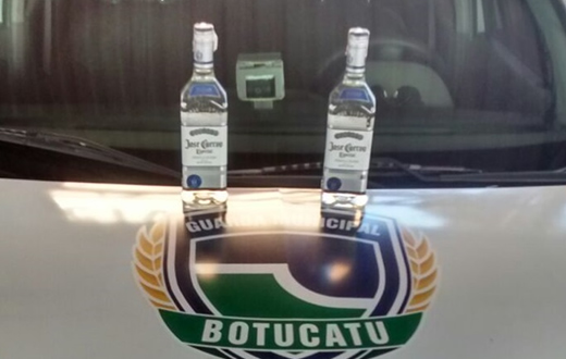 Dupla de adolescentes é presa por furtar tequila