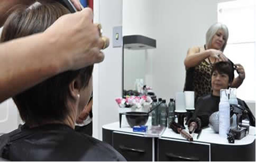 Moradores da Cecap terão cursos na área de beleza