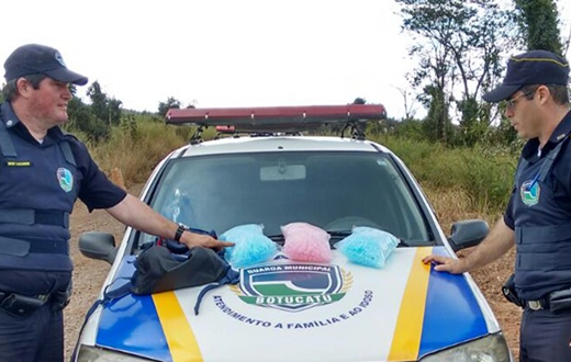 GCM localiza flaconetes para acondicionar cocaína