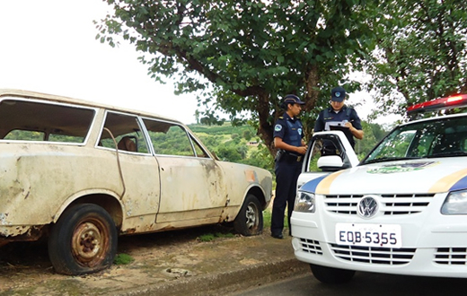 GCM notifica carros abandonados em vários bairros