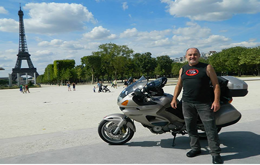 Aventureiro de Botucatu chega de motocicleta na França