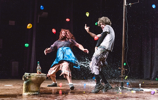 Festival traz espetáculos de humor ?  praça pública