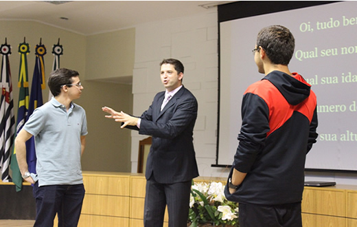 Alunos da Medicina estão  recebendo Curso de Libras