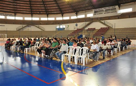 Mutuários vão assinar contratos de casas populares