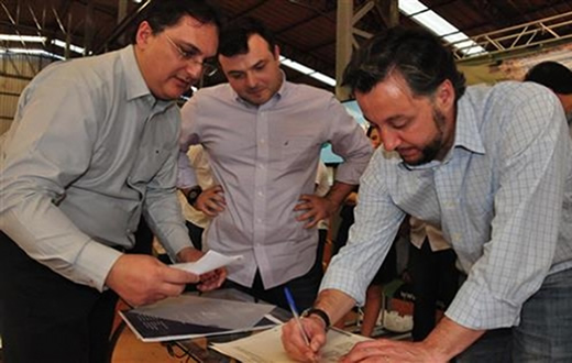 Oficializada doação de áreas para mais três empresas