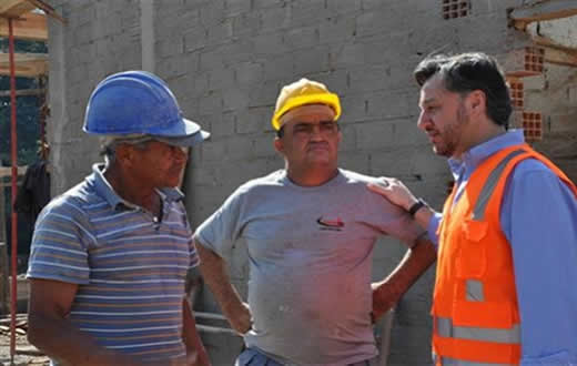 Prefeito inicia a semana visitando obras
