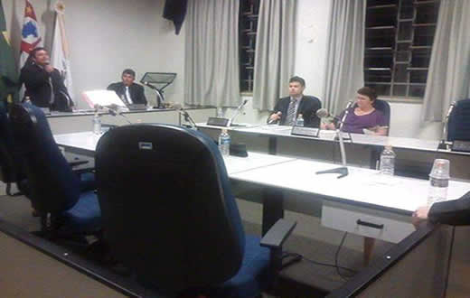 Vereadores de Pratania deixam plenário durante votação Vereadores de Pratania deixam plenário durante votação