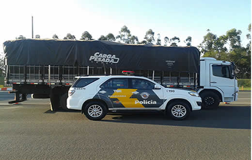 Polícia apreende 250.000 maços de cigarro em Quadra Polícia apreende 250.000 maços de cigarro em Quadra