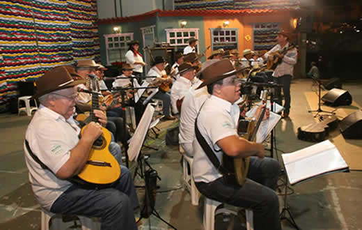Orquestra de Violas faz show gratuito em Pardinho Orquestra de Violas faz show gratuito em Pardinho