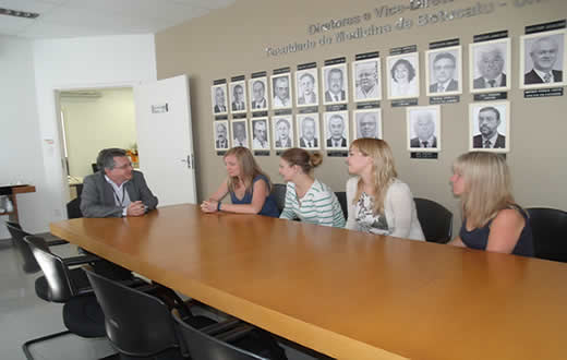 Faculdade de Medicina recebe estudantes russas