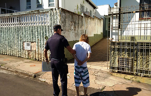 Rapaz que ameaçou matar a própria mãe é preso