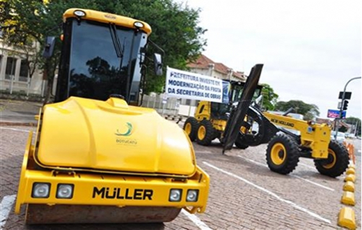 Frota da Secretaria de Obras tem duas novas máquinas