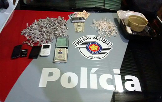 PM descobre casa utilizada como  fábrica de entorpecentes