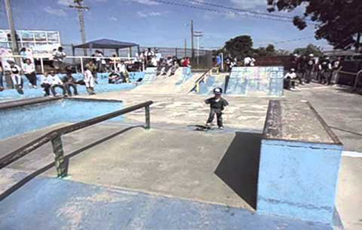 Morador aponta ocupação de espaços públicos na Cecap