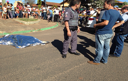 Em Itatinga, cidadão de 62 anos morre atropelado por caminhão Em Itatinga, cidadão de 62 anos morre atropelado por caminhão