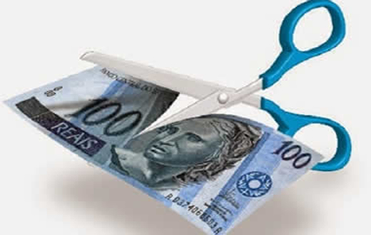 Protesto nacional visa redução do salário de todos os vereadores Protesto nacional visa redução do salário de todos os vereadores