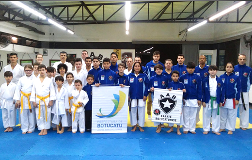 Equipe Seno compete no Grand Prix na cidade de Cotia