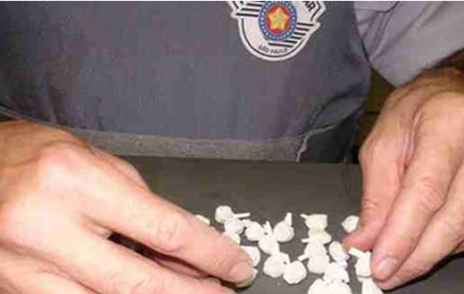 PM prende cidadão com crack, cocaína e maconha