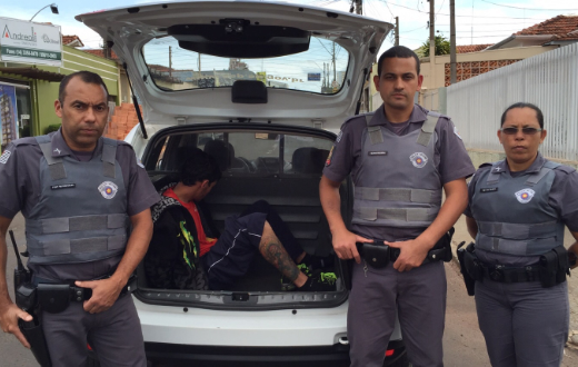 PM apreende 348 pedras de crack na Vila São Lúcio