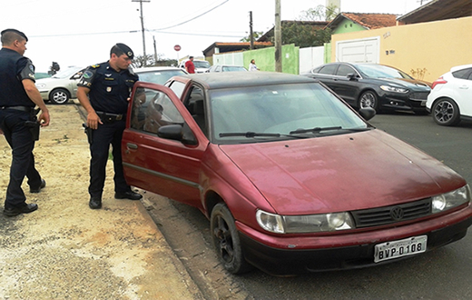 Carro furtado em Piracicaba é localizado em Botucatu