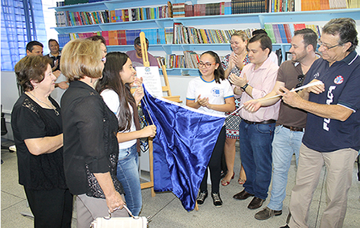 Alunos de Tietê ganham laboratório de informática e mini biblioteca Alunos de Tietê ganham laboratório de informática e mini biblioteca