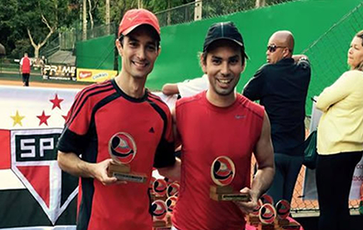 Tenistas da AAB são campeões de torneio estadual