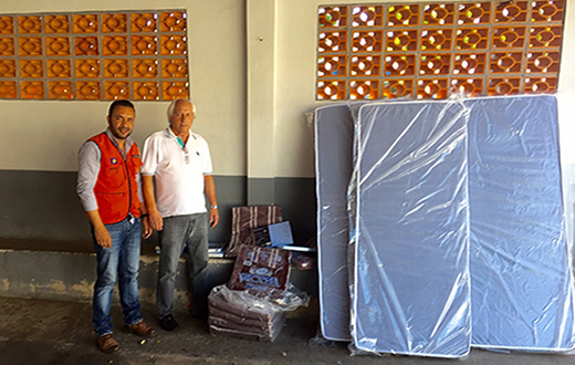 Doação ao asilo repõe materiais perdidos em incêndio